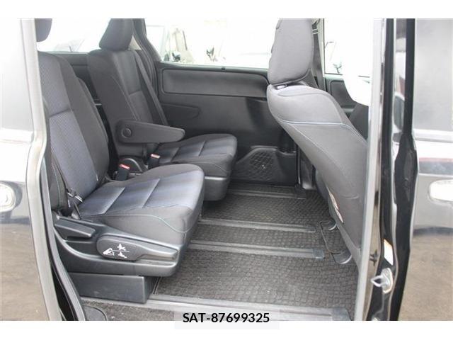 Toyota VOXY 2016-01 7360417-28