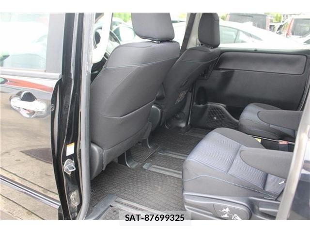 Toyota VOXY 2016-01 7360417-29
