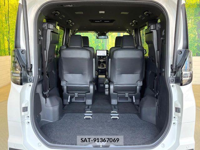 Toyota VOXY 2022-06 7360383-10
