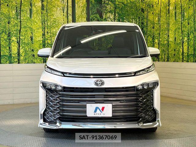 Toyota VOXY 2022-06 7360383-14