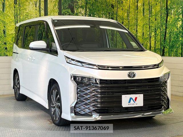 Toyota VOXY 2022-06 7360383-16