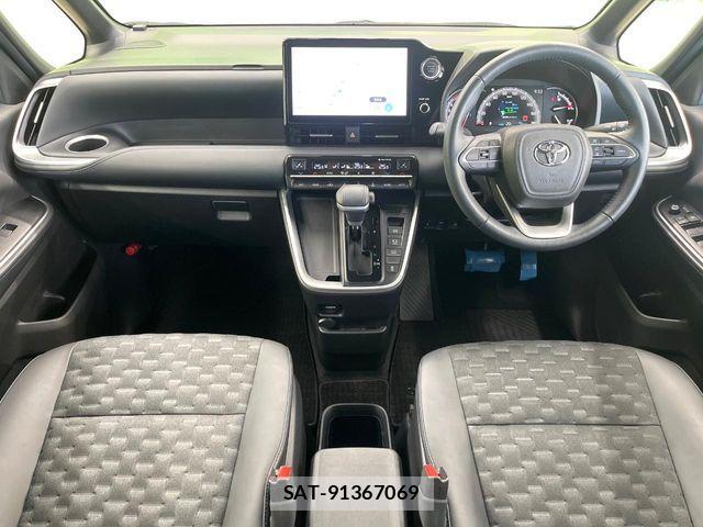 Toyota VOXY 2022-06 7360383-1