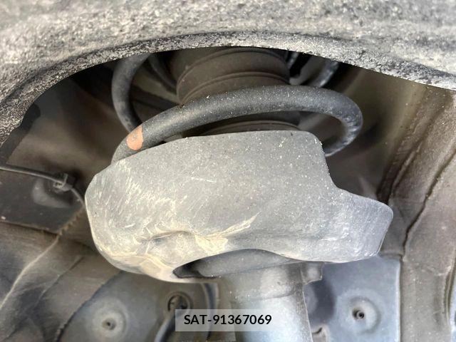 Toyota VOXY 2022-06 7360383-19