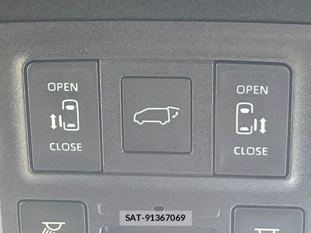 Toyota VOXY 2022-06 7360383-3