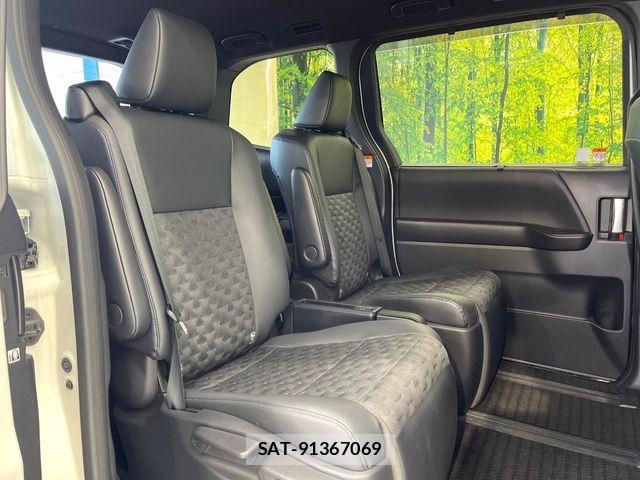 Toyota VOXY 2022-06 7360383-8
