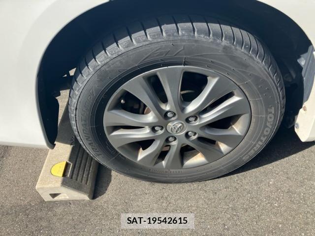 Toyota VOXY 2013-07 7360432-10