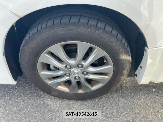 Toyota VOXY 2013-07 7360432-12