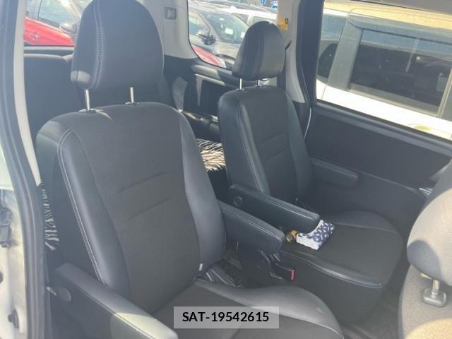 Toyota VOXY 2013-07 7360432-14