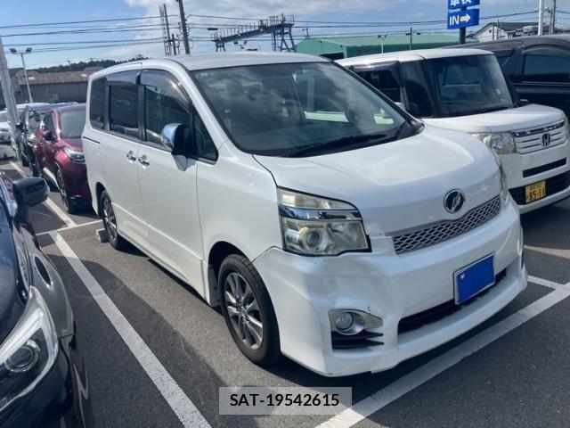 Toyota VOXY 2013-07 7360432-1