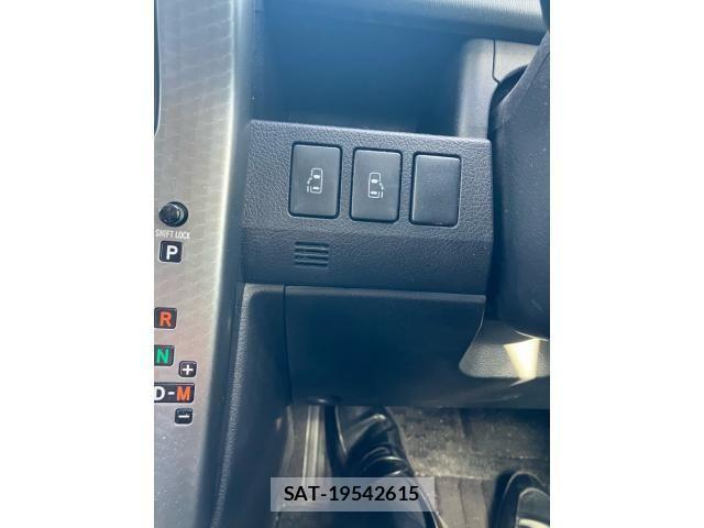 Toyota VOXY 2013-07 7360432-21