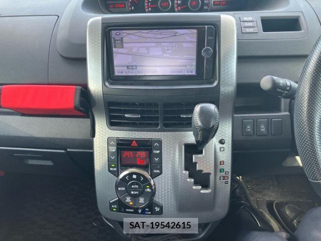 Toyota VOXY 2013-07 7360432-23