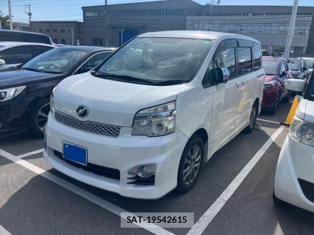 Toyota VOXY 2013-07 7360432-2