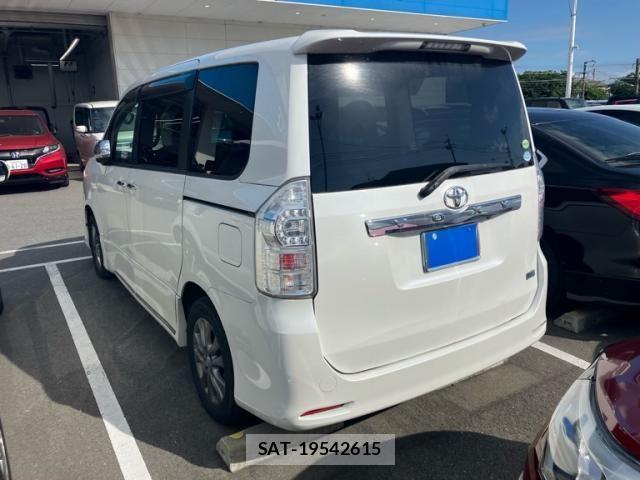 Toyota VOXY 2013-07 7360432-5
