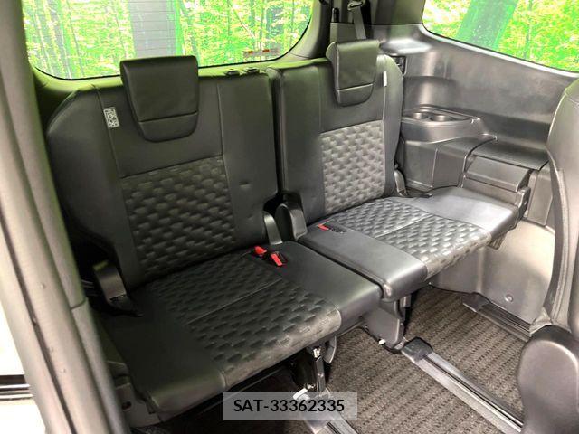 Toyota VOXY 2022-09 7360391-10