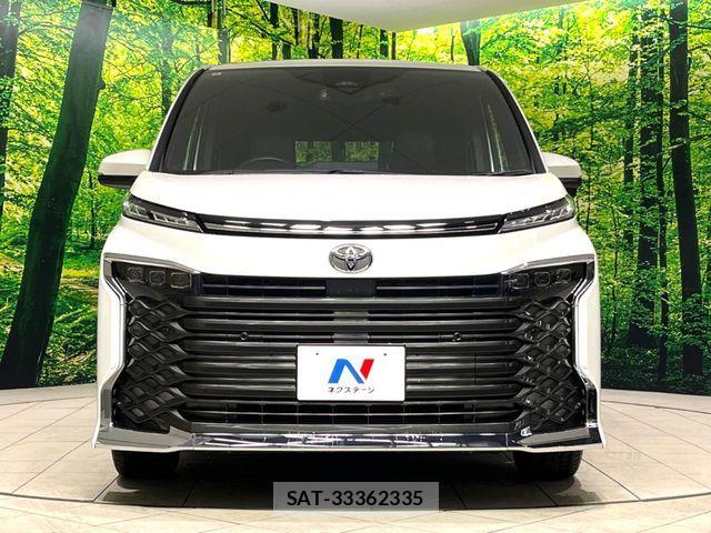 Toyota VOXY 2022-09 7360391-14