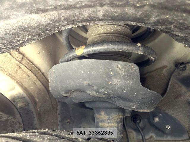 Toyota VOXY 2022-09 7360391-19