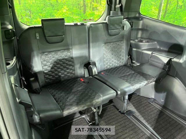 Toyota VOXY 2023-05 7360388-9