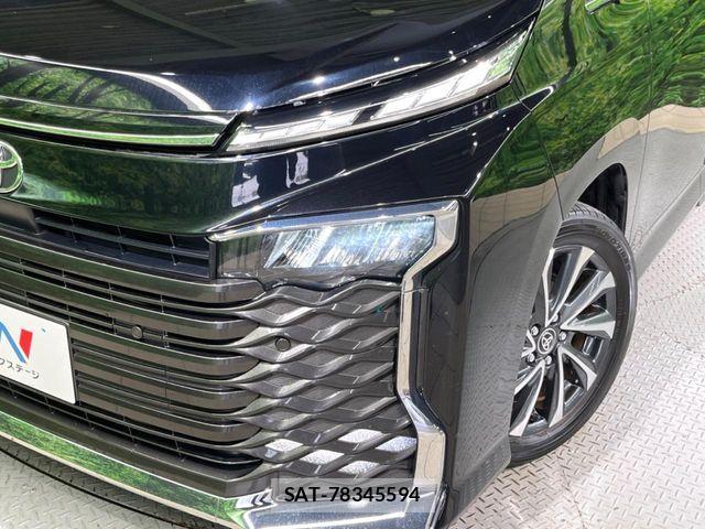 Toyota VOXY 2023-05 7360388-12