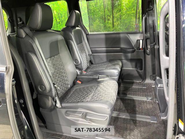 Toyota VOXY 2023-05 7360388-8