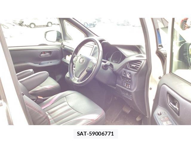 Toyota VOXY 2016-04 7360423-10