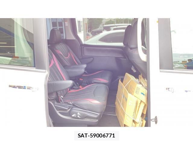 Toyota VOXY 2016-04 7360423-12