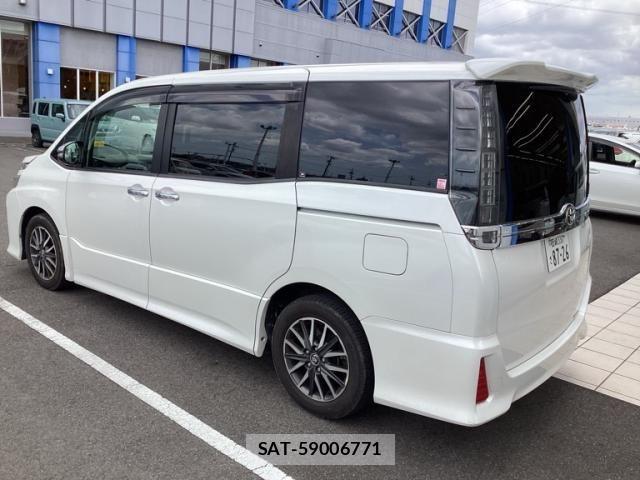 Toyota VOXY 2016-04 7360423-1