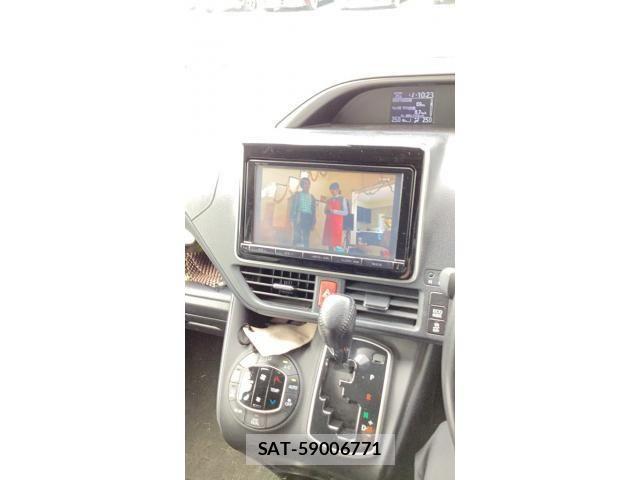 Toyota VOXY 2016-04 7360423-2