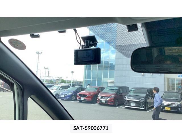 Toyota VOXY 2016-04 7360423-4
