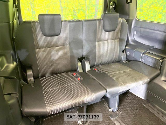 Toyota VOXY 2018-02 7360398-9