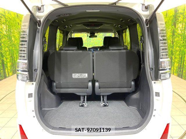 Toyota VOXY 2018-02 7360398-10