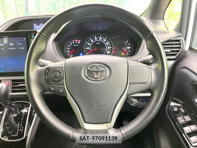 Toyota VOXY 2018-02 7360398-11