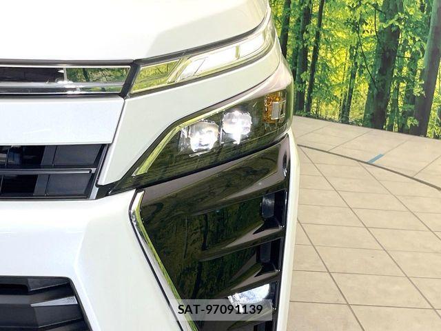Toyota VOXY 2018-02 7360398-12