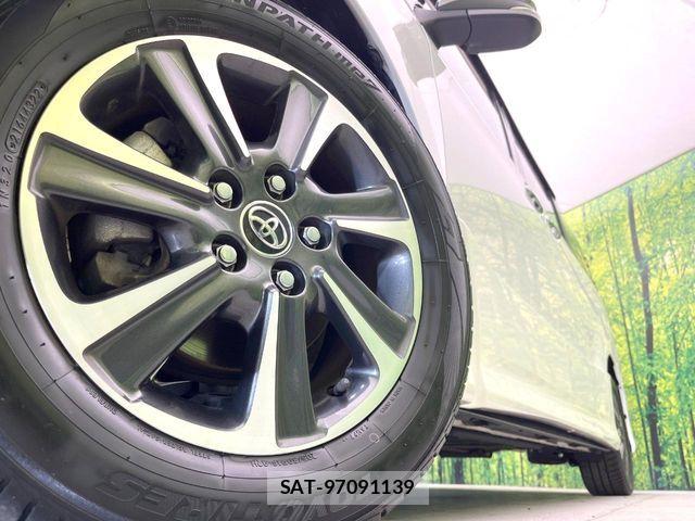 Toyota VOXY 2018-02 7360398-13