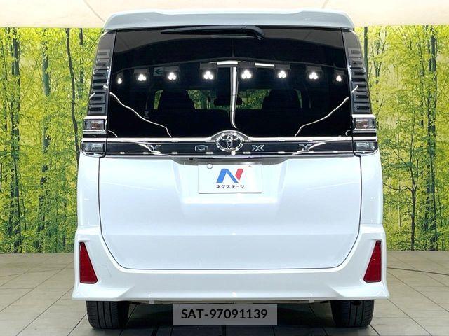 Toyota VOXY 2018-02 7360398-15