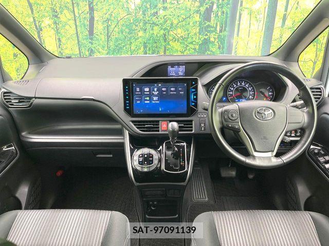 Toyota VOXY 2018-02 7360398-1