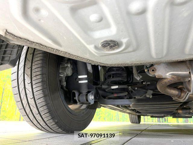 Toyota VOXY 2018-02 7360398-19