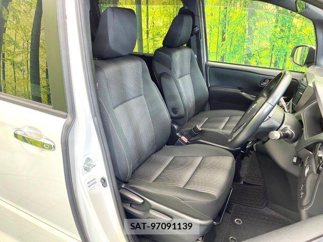 Toyota VOXY 2018-02 7360398-7