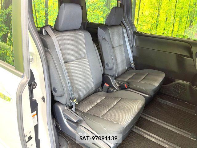 Toyota VOXY 2018-02 7360398-8
