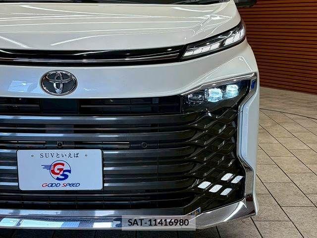 Toyota VOXY 2023-10 7360387-9