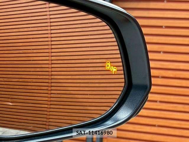 Toyota VOXY 2023-10 7360387-14