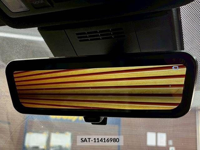 Toyota VOXY 2023-10 7360387-15