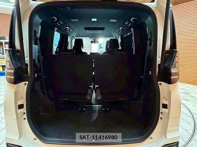 Toyota VOXY 2023-10 7360387-19