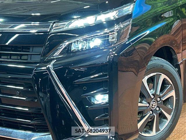 Toyota VOXY 2021-05 7360401-12