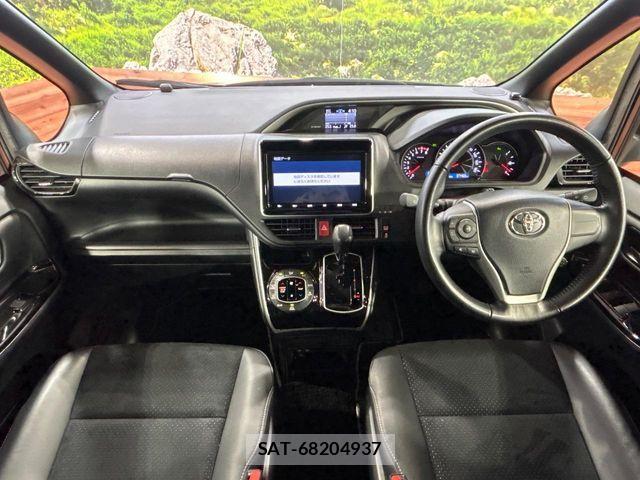 Toyota VOXY 2021-05 7360401-1
