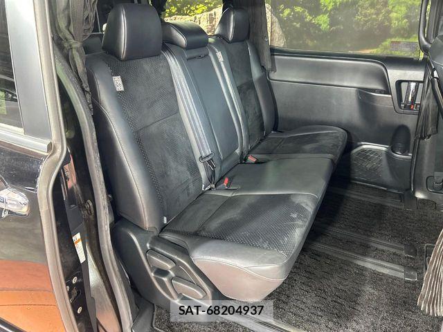 Toyota VOXY 2021-05 7360401-8