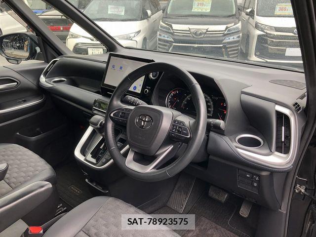 Toyota VOXY 2022-05 7360394-11