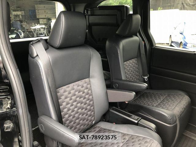 Toyota VOXY 2022-05 7360394-12