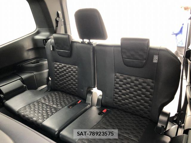 Toyota VOXY 2022-05 7360394-14