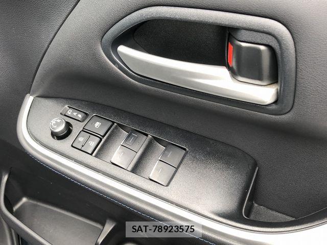 Toyota VOXY 2022-05 7360394-16
