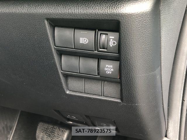 Toyota VOXY 2022-05 7360394-17